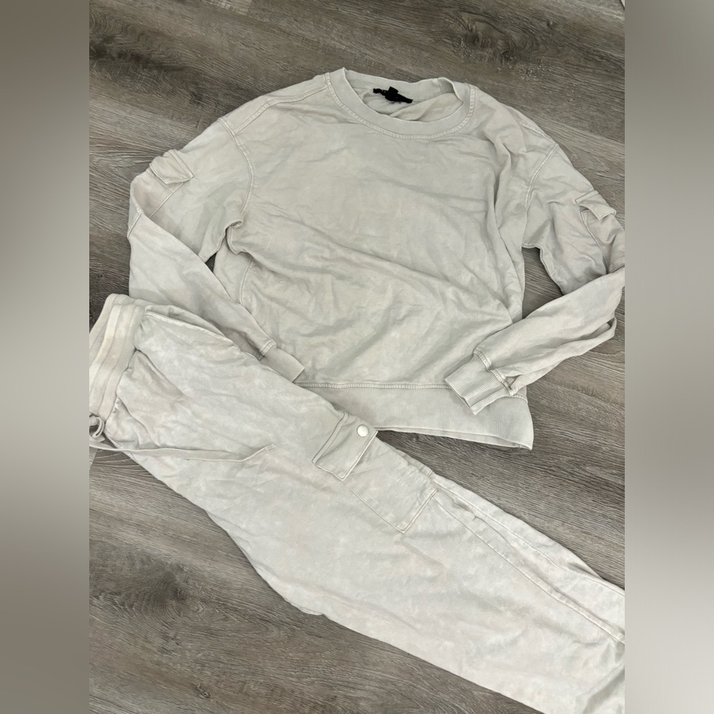 Jane and Delancey matching set lounge size small in grey